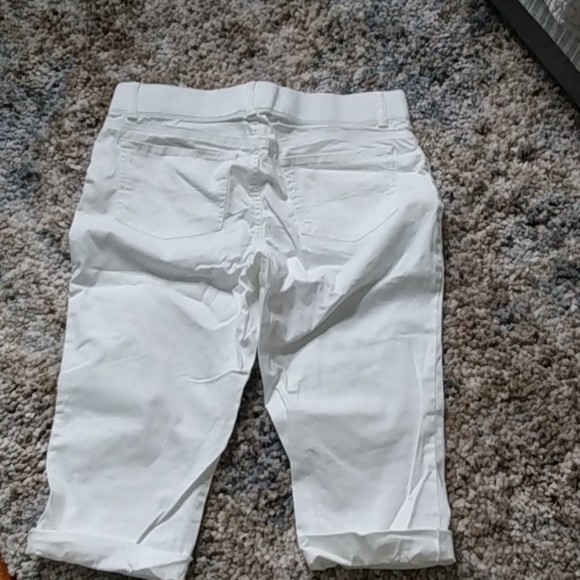 Lee Capris - Picture 2 of 2